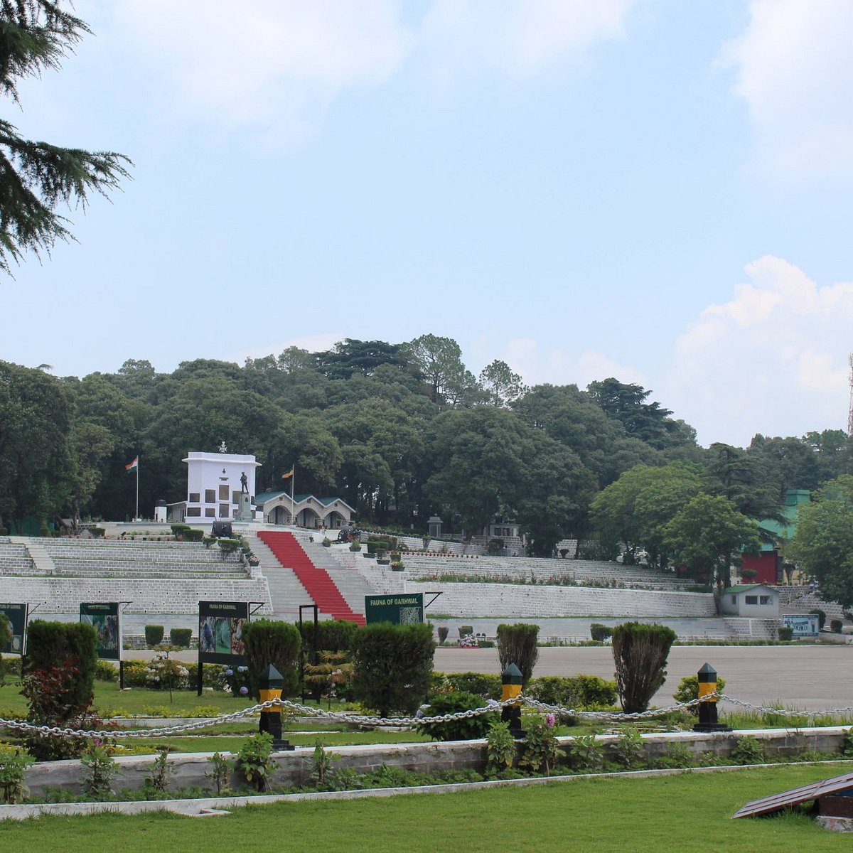 Known as the proud of Garhwal Rifles, War Memorial of Garhwal Rifles is the main attraction in Lansdowne contoment town. Garhwal Rifles War Memorial was established in 1923 by Lord Rawlinson of Trent (Commander in Chief, India). It is located at the Parade Ground in Lansdowne.